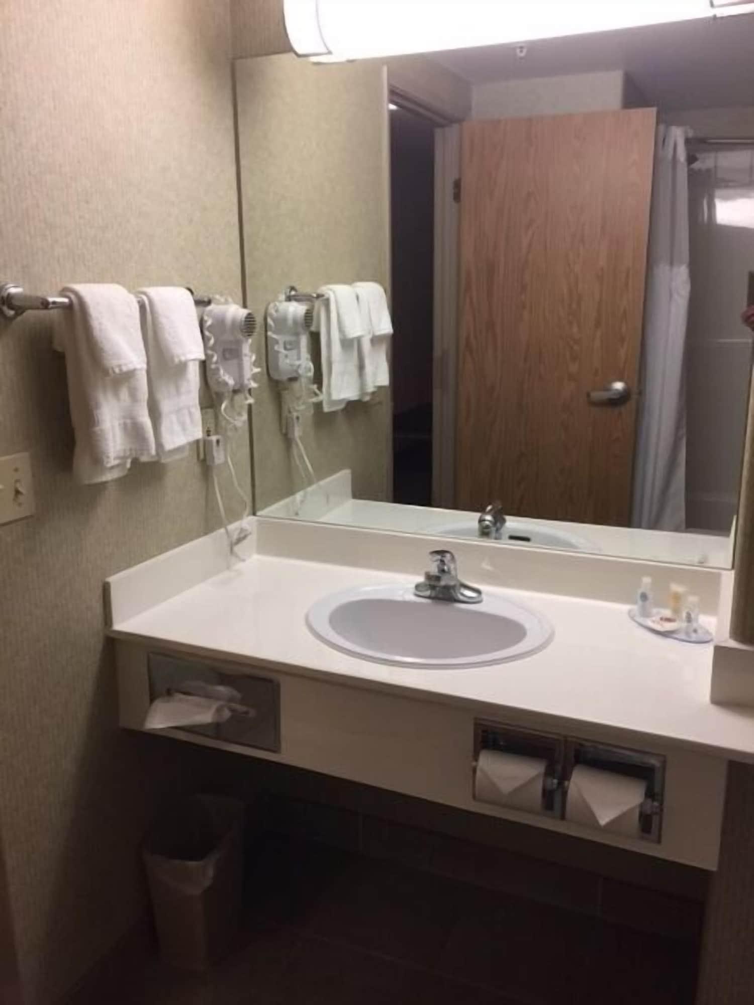 Comfort Inn & Suites Salmon Arm Ngoại thất bức ảnh