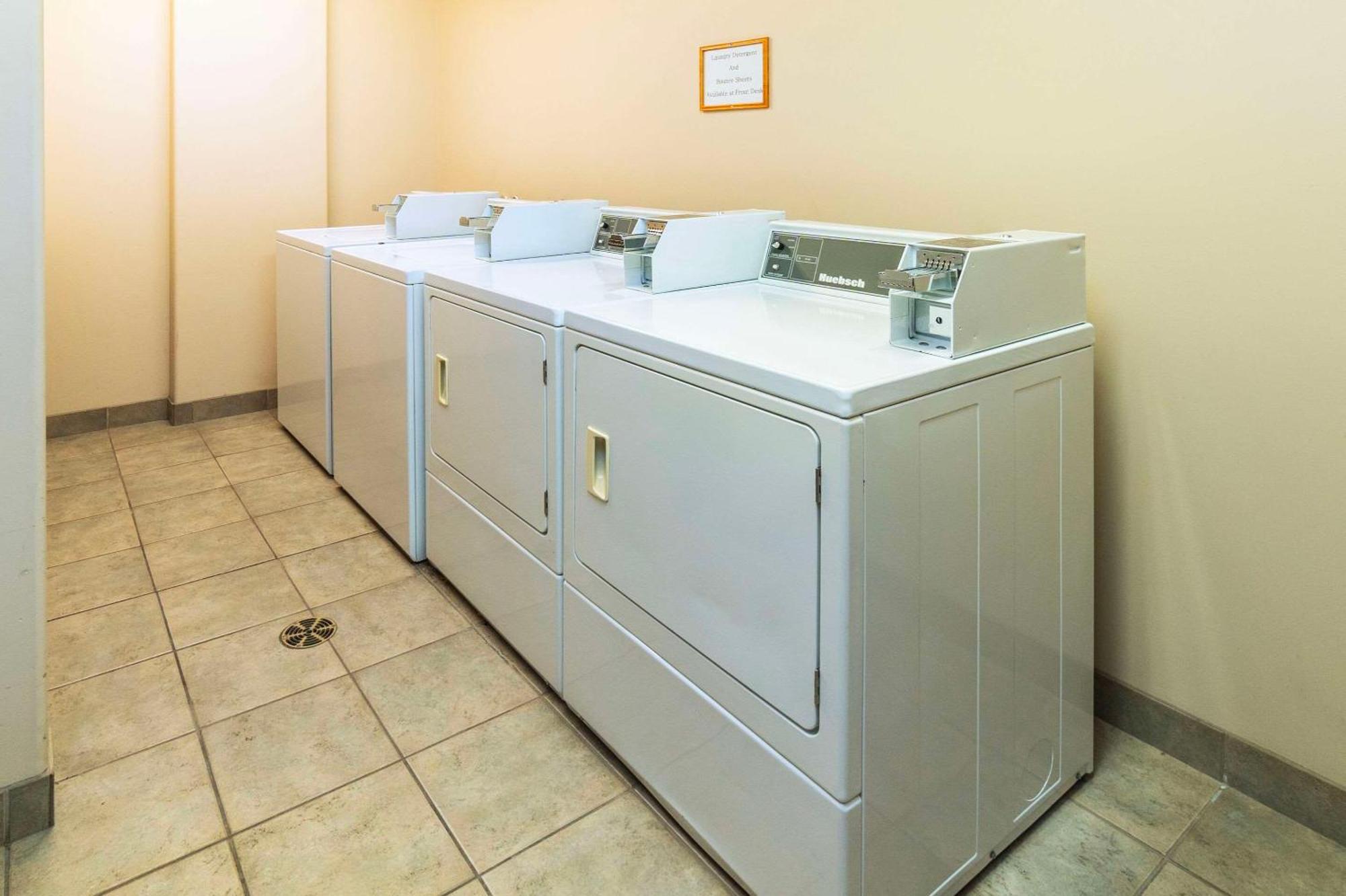 Comfort Inn & Suites Salmon Arm Ngoại thất bức ảnh