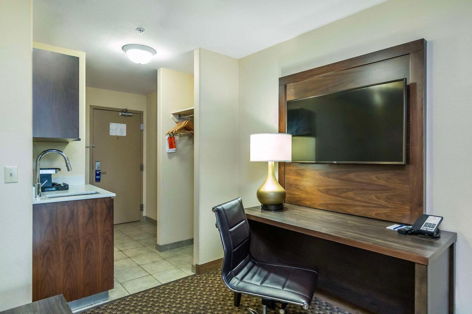 Comfort Inn & Suites Salmon Arm Ngoại thất bức ảnh