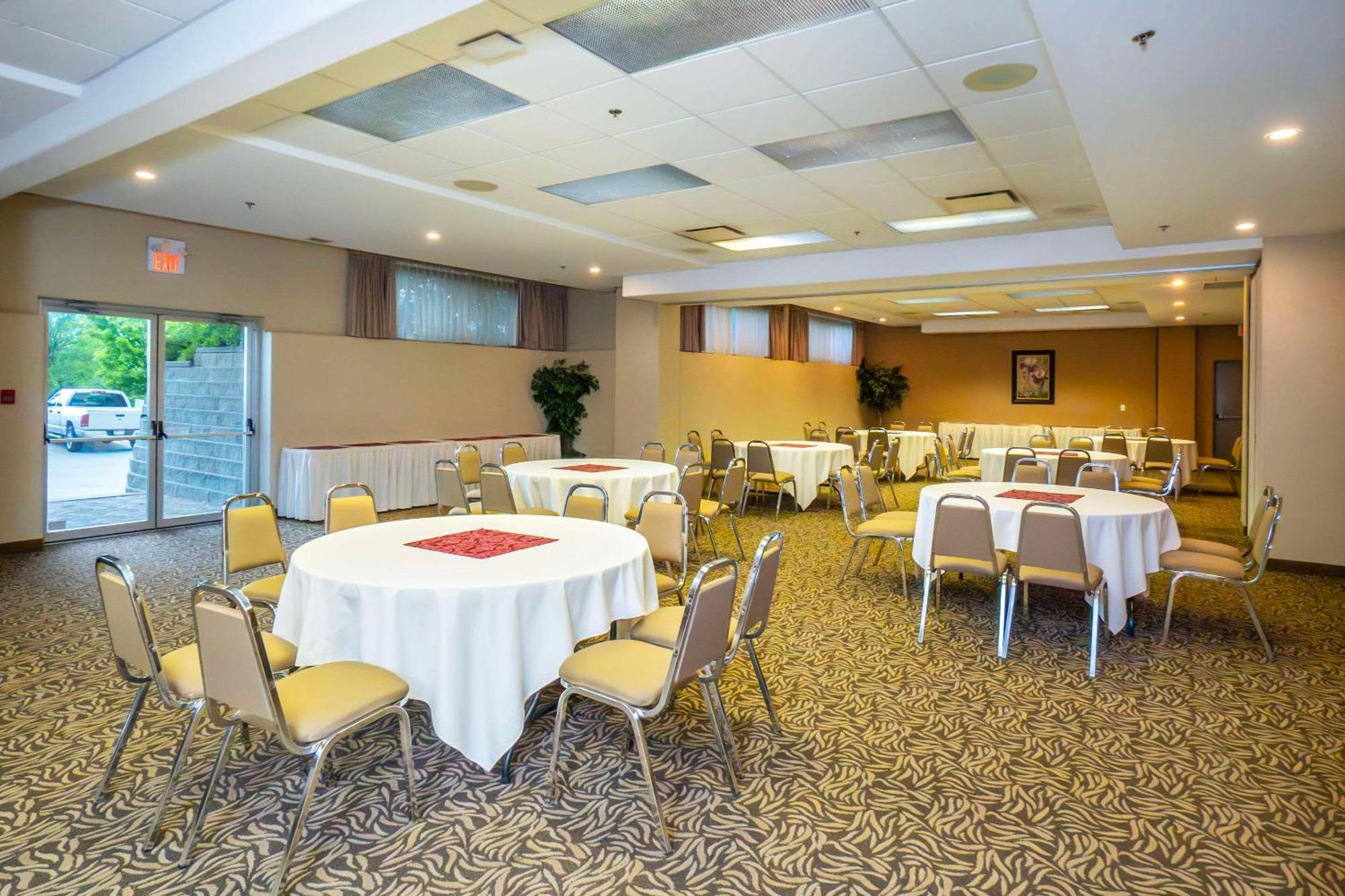 Comfort Inn & Suites Salmon Arm Ngoại thất bức ảnh