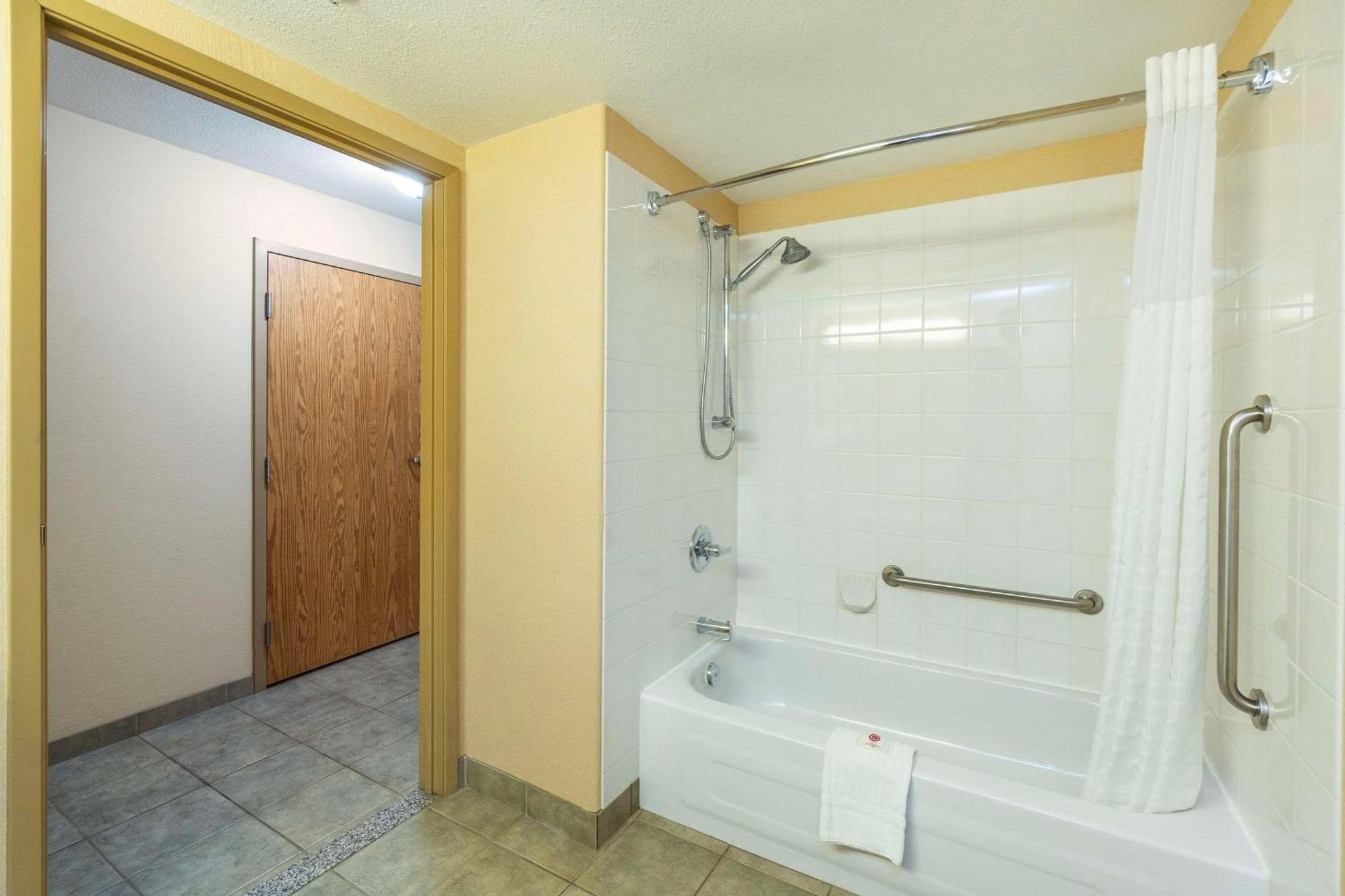 Comfort Inn & Suites Salmon Arm Ngoại thất bức ảnh