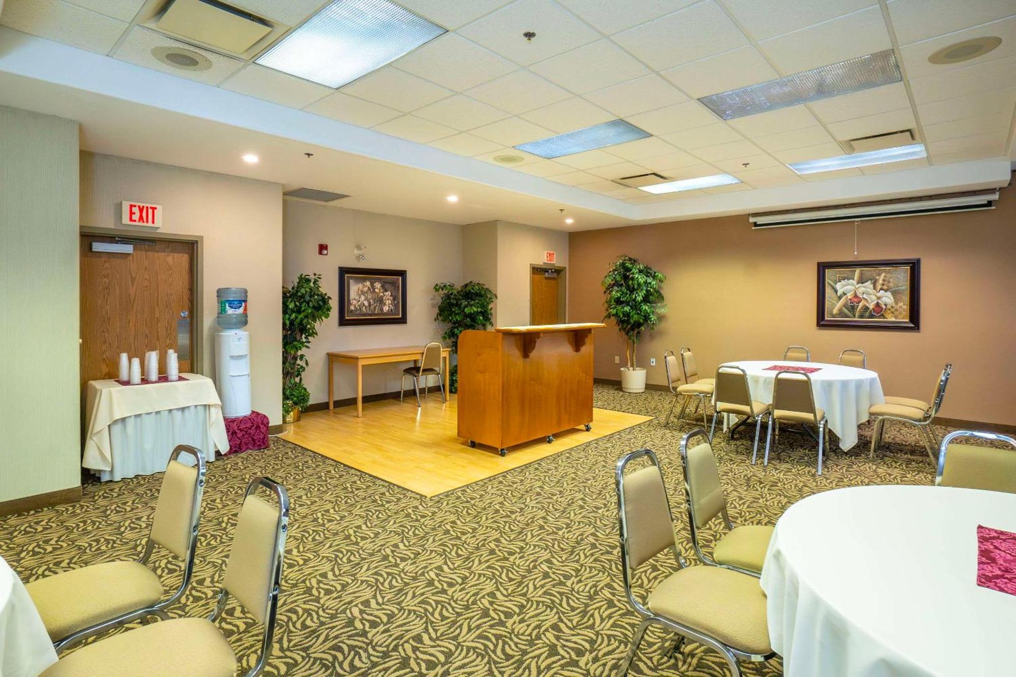 Comfort Inn & Suites Salmon Arm Ngoại thất bức ảnh
