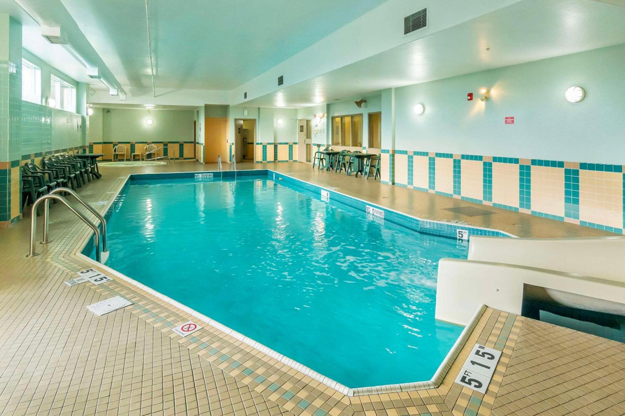 Comfort Inn & Suites Salmon Arm Ngoại thất bức ảnh