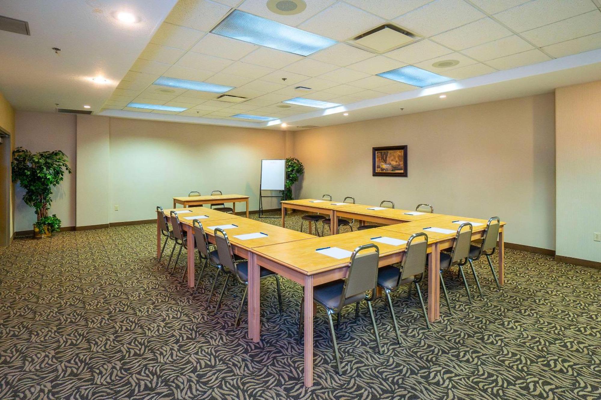Comfort Inn & Suites Salmon Arm Ngoại thất bức ảnh