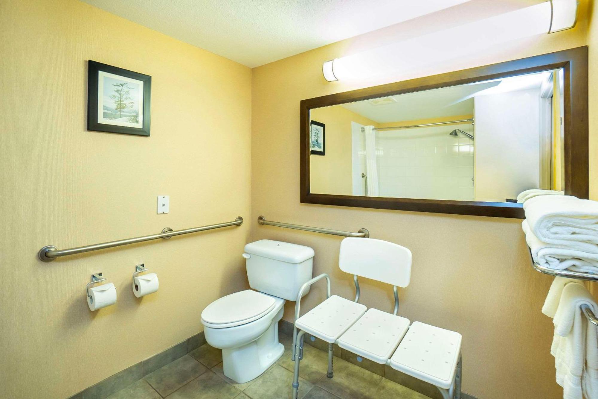 Comfort Inn & Suites Salmon Arm Ngoại thất bức ảnh